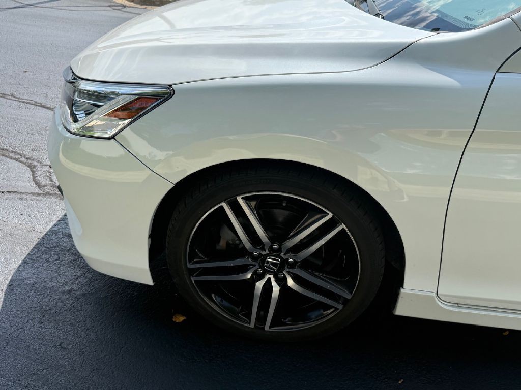 2016 Honda Accord Image 35