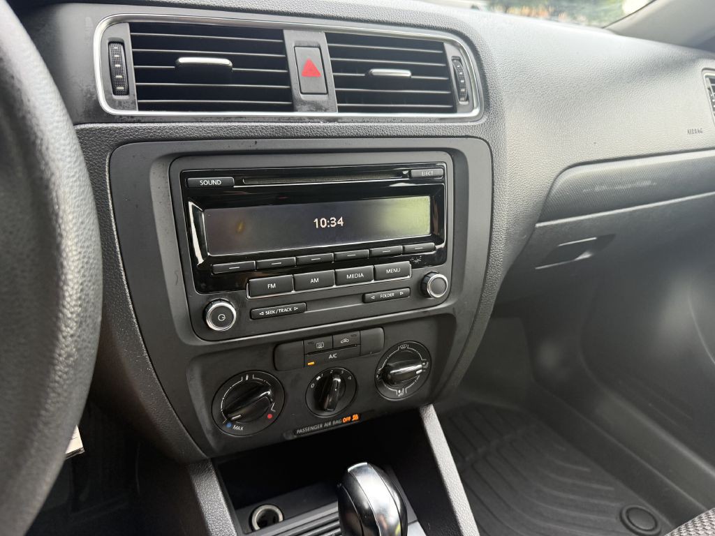 2014 Volkswagen Jetta Image 16