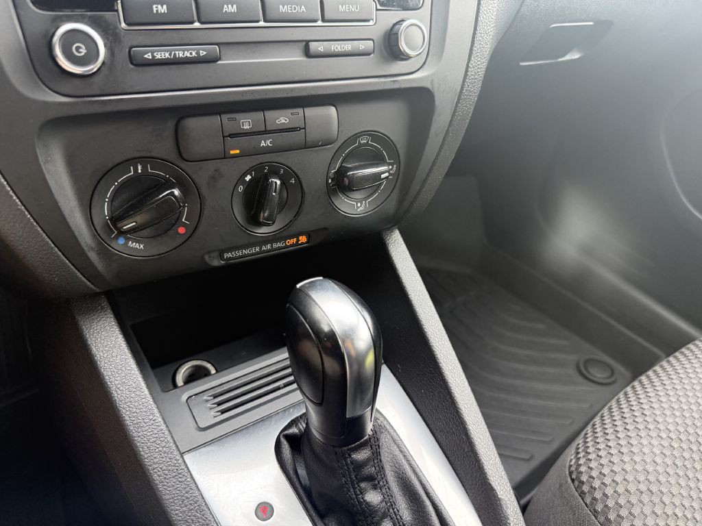 2014 Volkswagen Jetta Image 23