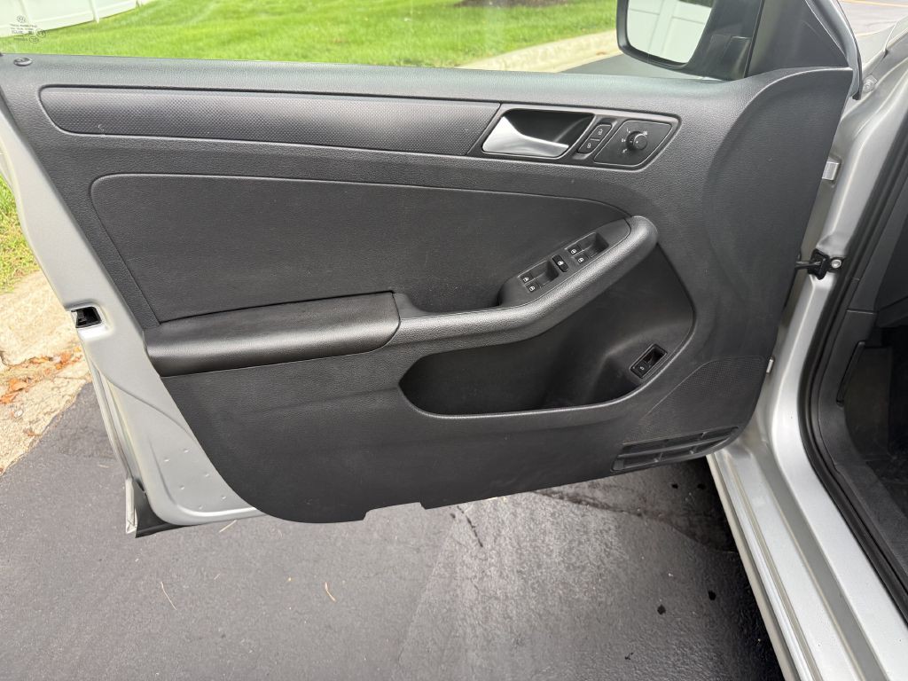 2014 Volkswagen Jetta Image 24