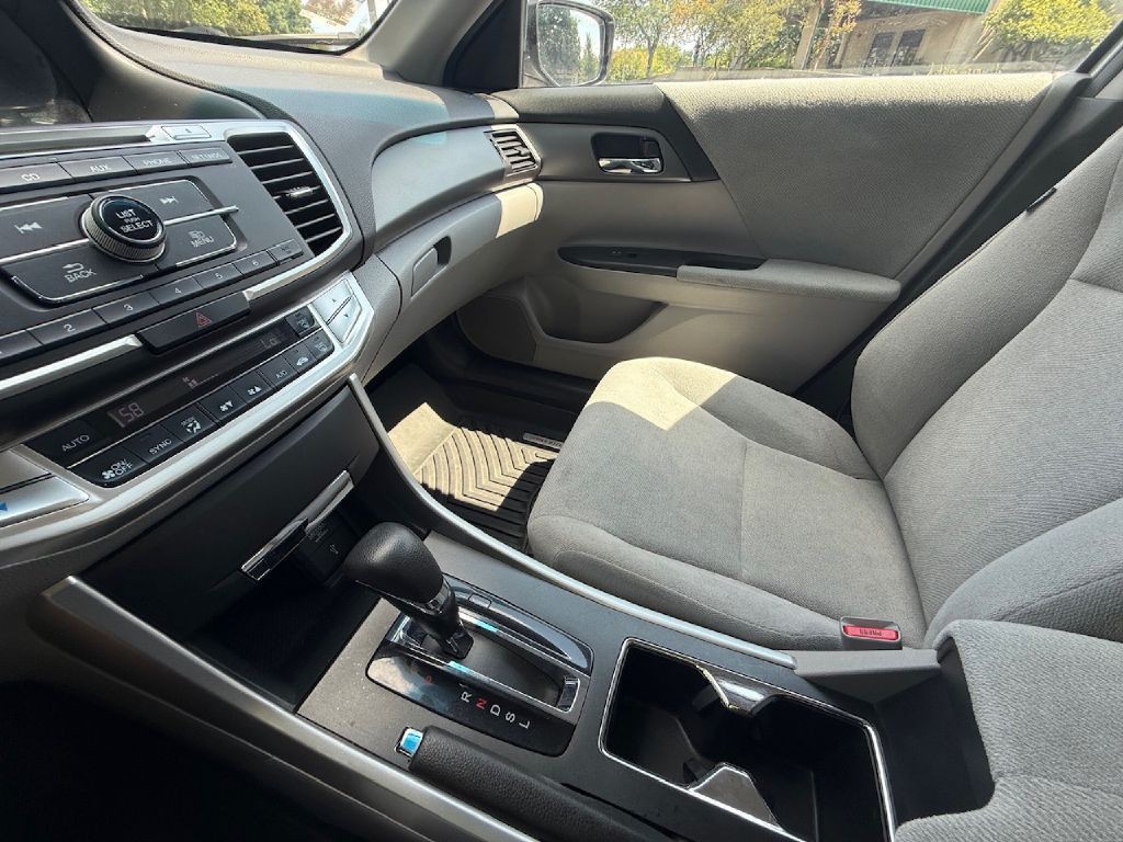 2013 Honda Accord Image 18