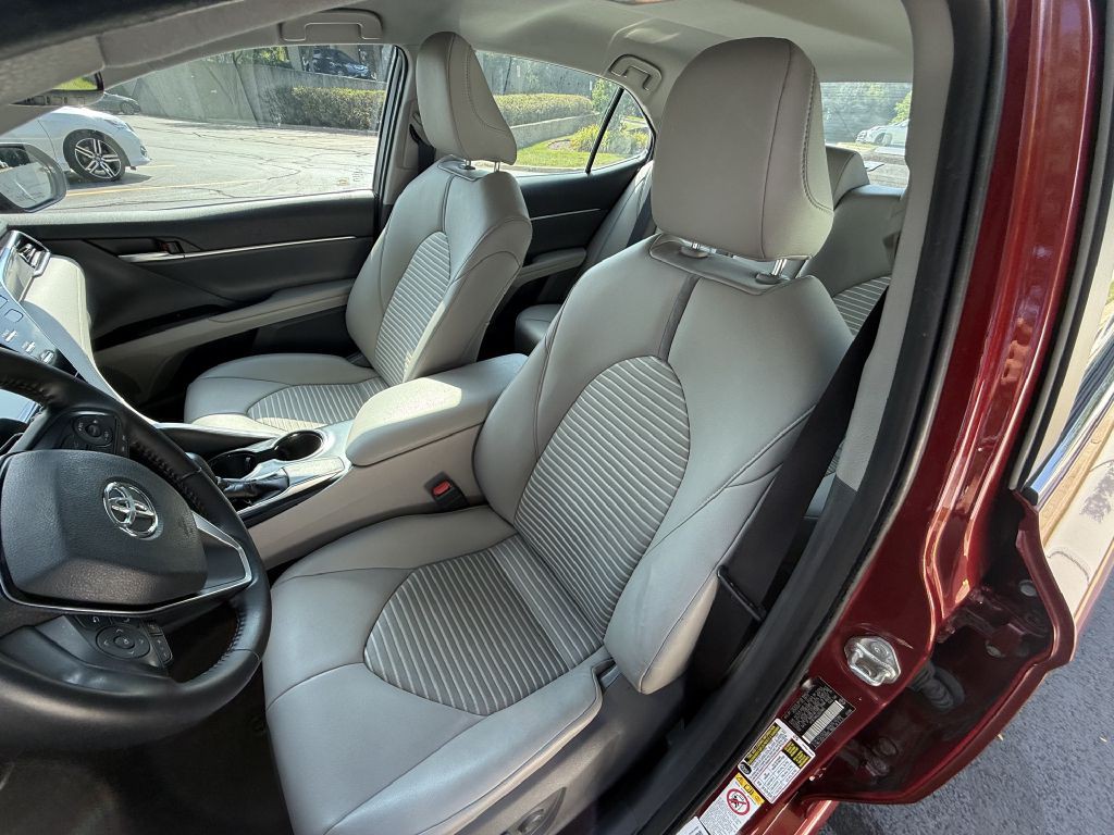 2018 Toyota Camry Image 16