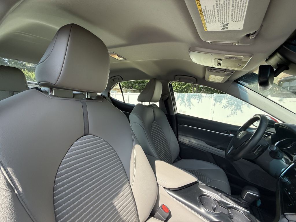 2018 Toyota Camry Image 17