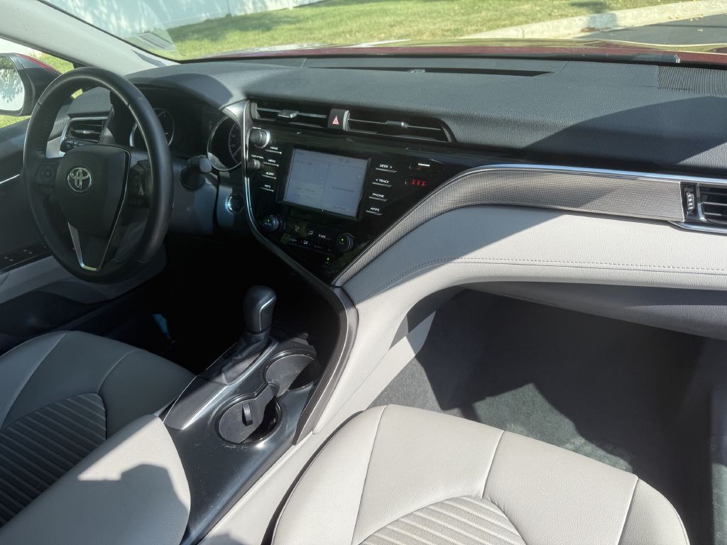 2018 Toyota Camry Image 18