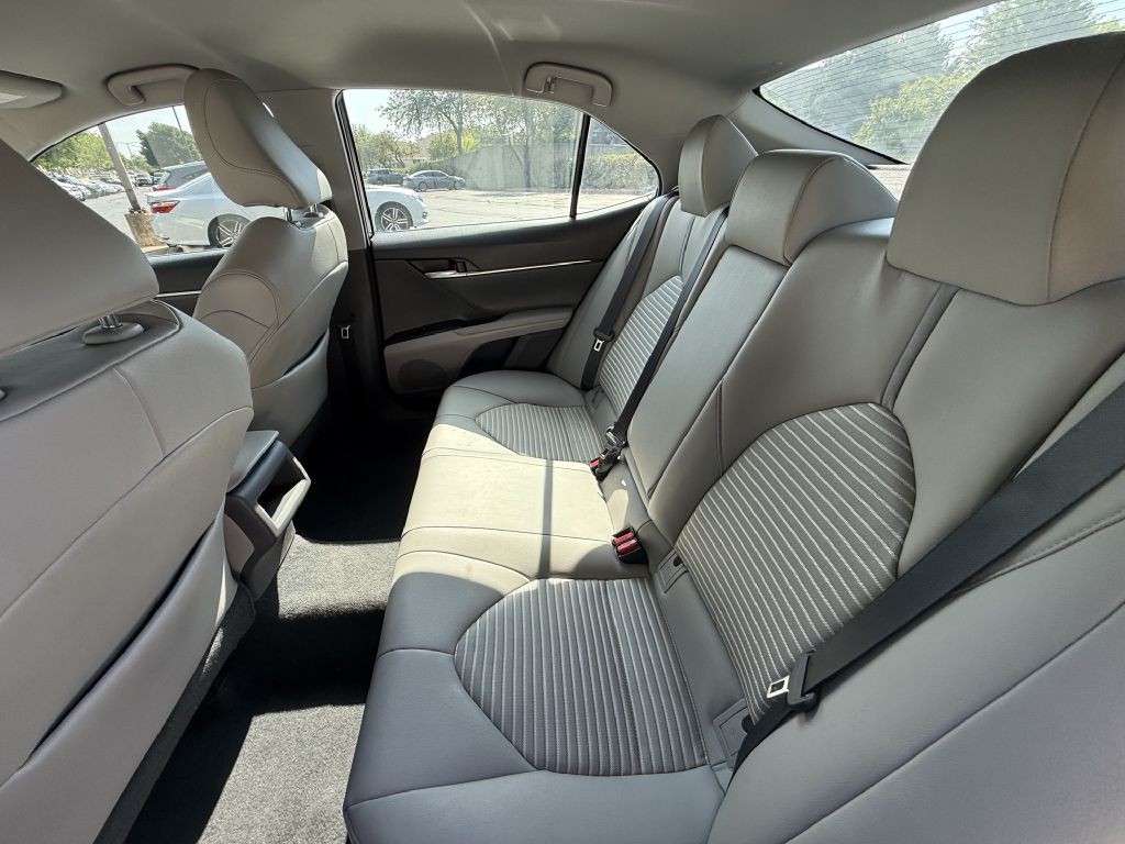 2018 Toyota Camry Image 20