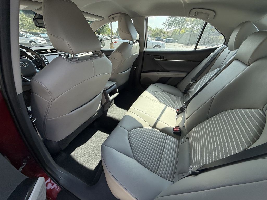 2018 Toyota Camry Image 21