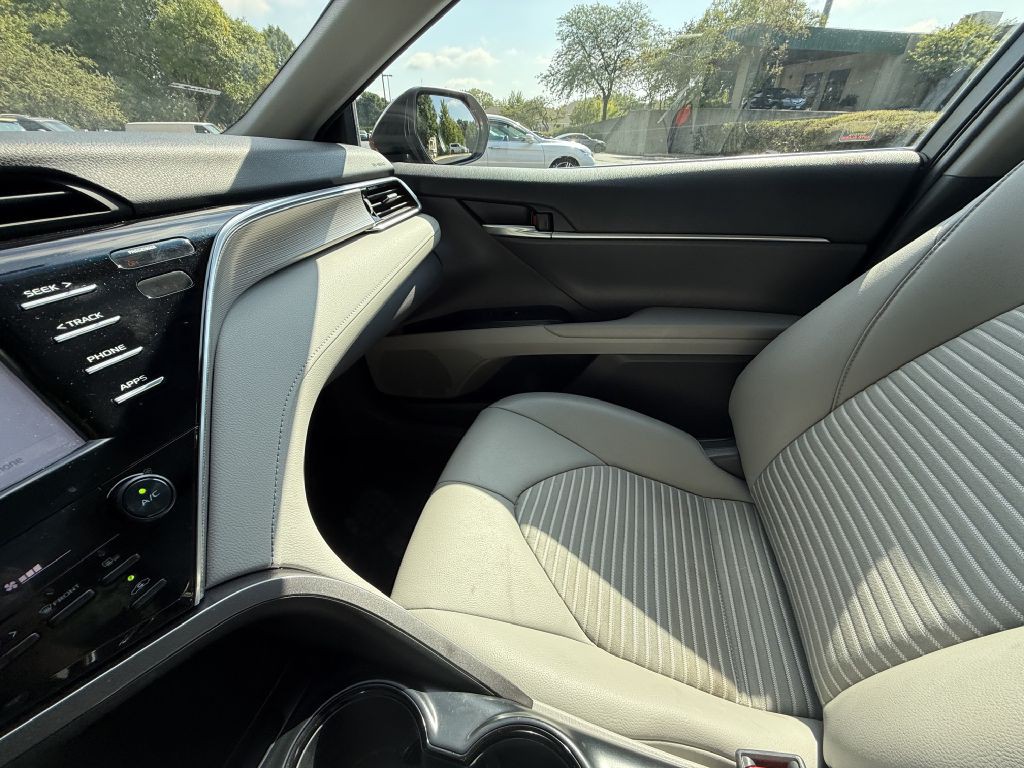 2018 Toyota Camry Image 25
