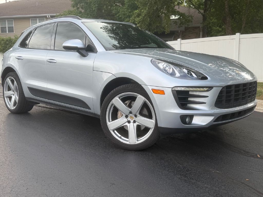 2016 Porsche Macan Image 2