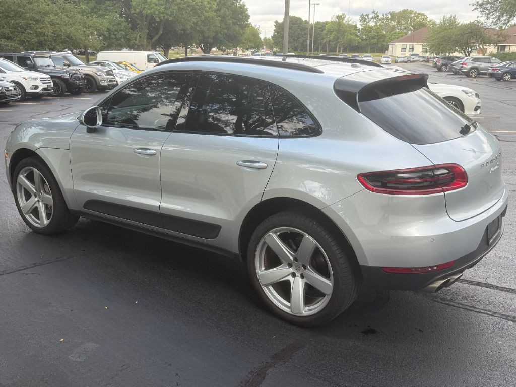 2016 Porsche Macan Image 8