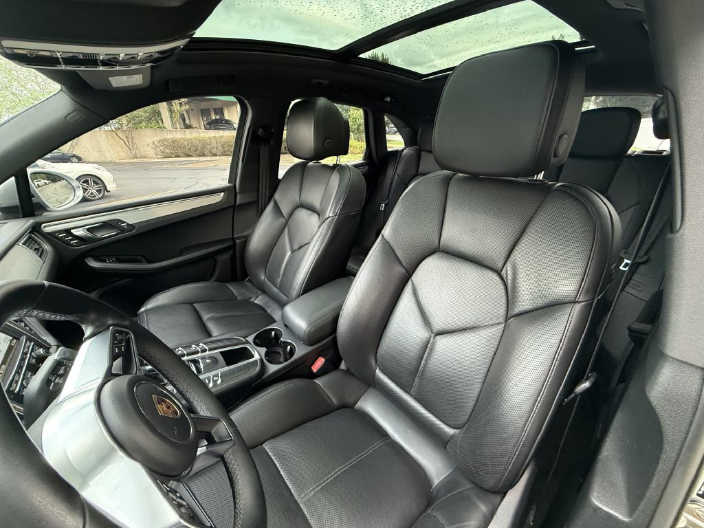 2016 Porsche Macan Image 16
