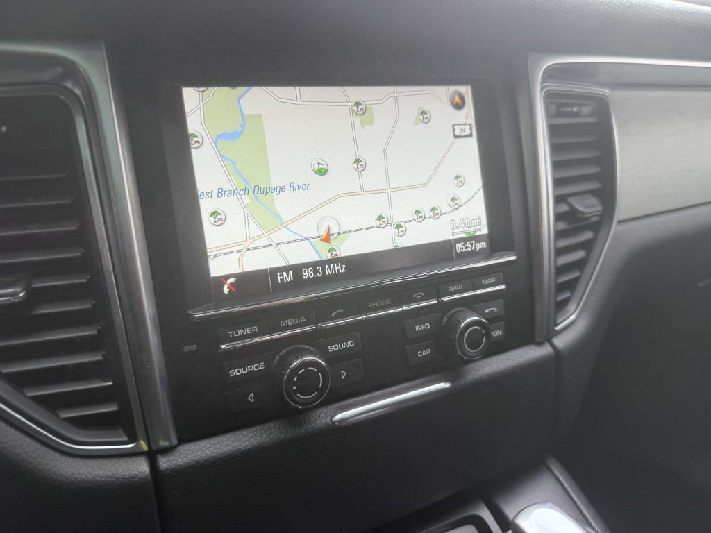 2016 Porsche Macan Image 17