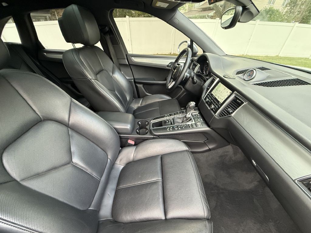 2016 Porsche Macan Image 20
