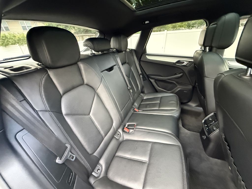 2016 Porsche Macan Image 23
