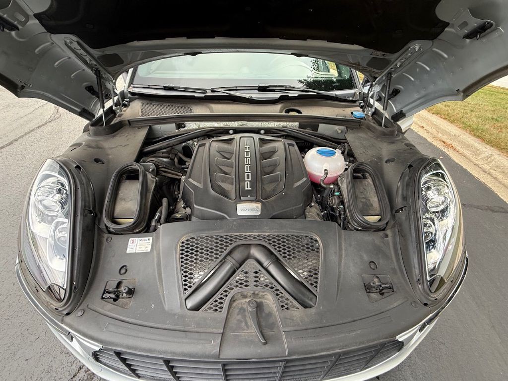 2016 Porsche Macan Image 28