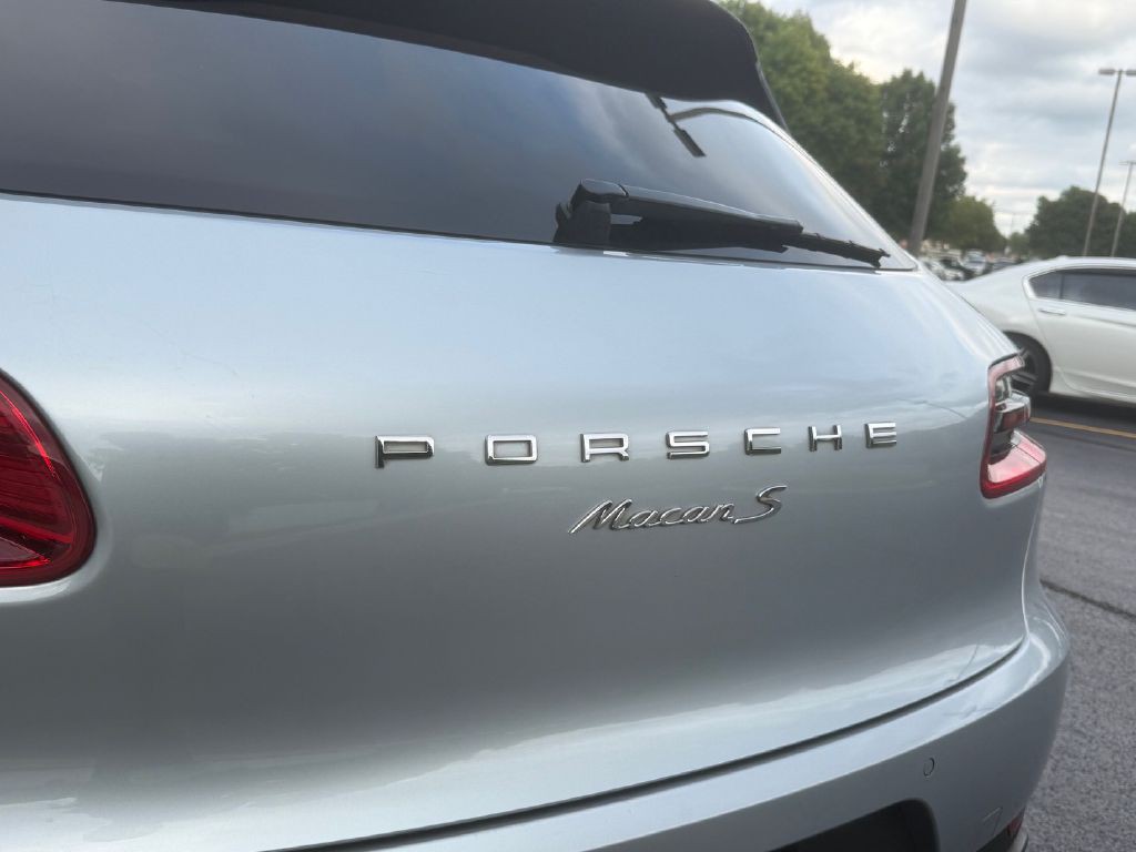 2016 Porsche Macan Image 31