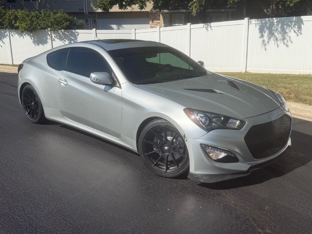 2013 Hyundai Genesis Image 2