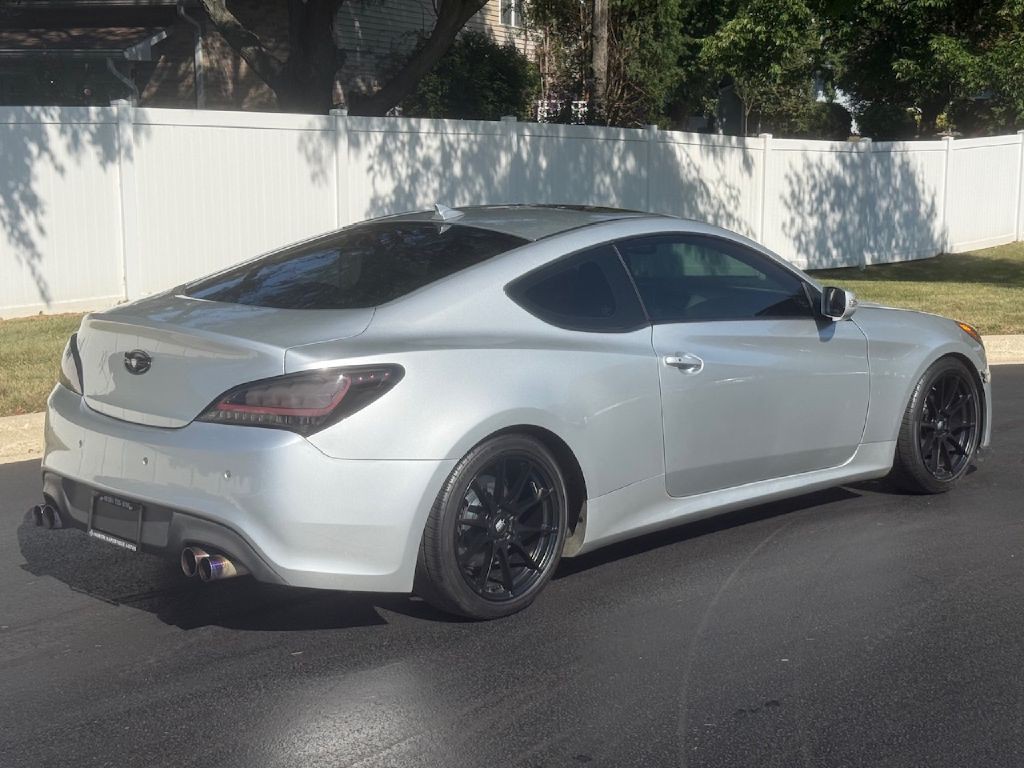 2013 Hyundai Genesis Image 10
