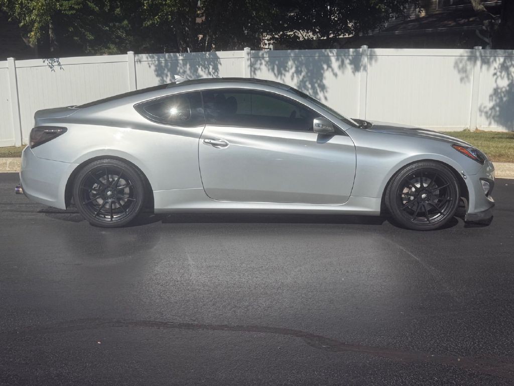 2013 Hyundai Genesis Image 11