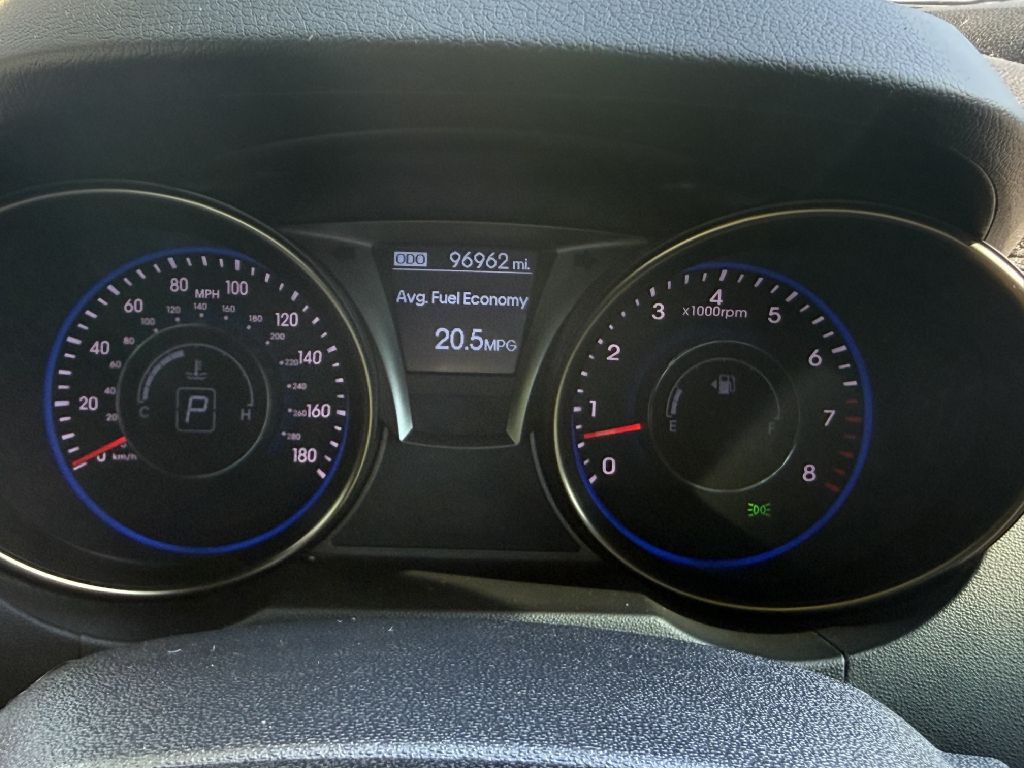 2013 Hyundai Genesis Image 15