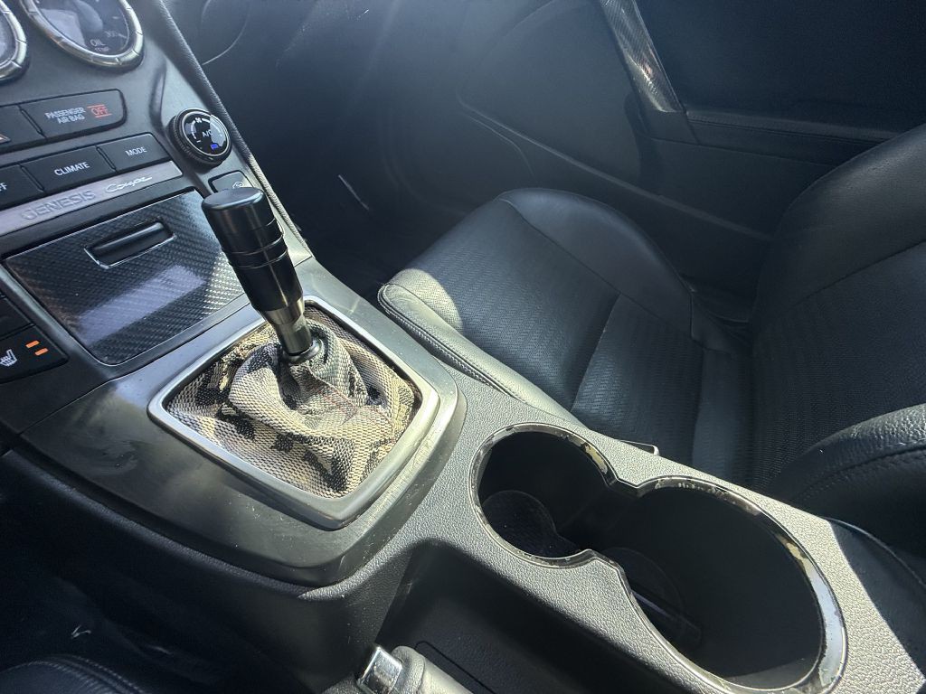 2013 Hyundai Genesis Image 16