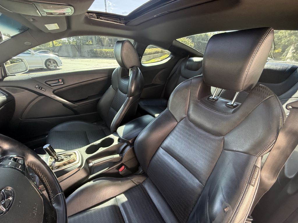 2013 Hyundai Genesis Image 17