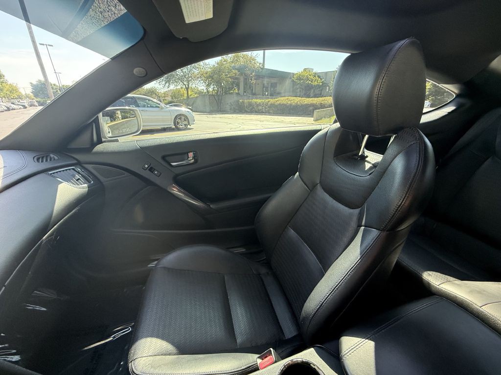 2013 Hyundai Genesis Image 19