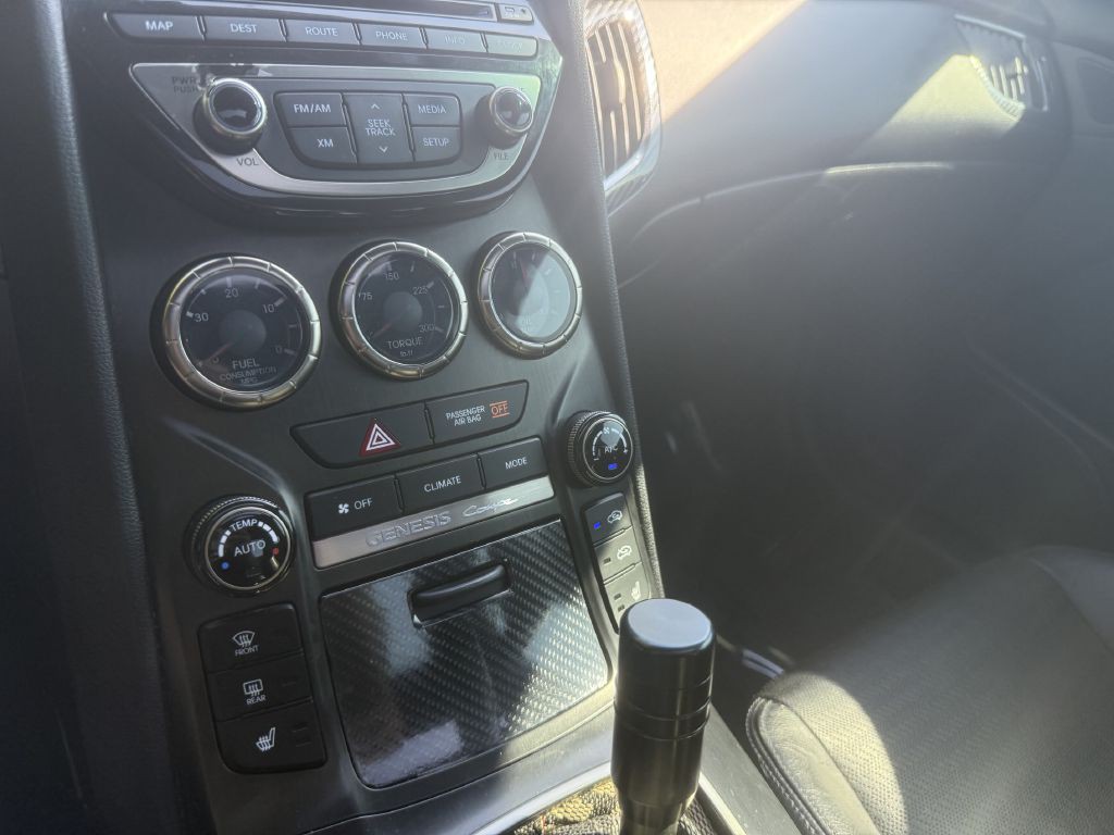 2013 Hyundai Genesis Image 22