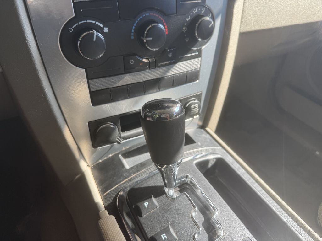 2008 Jeep Commander Image 16
