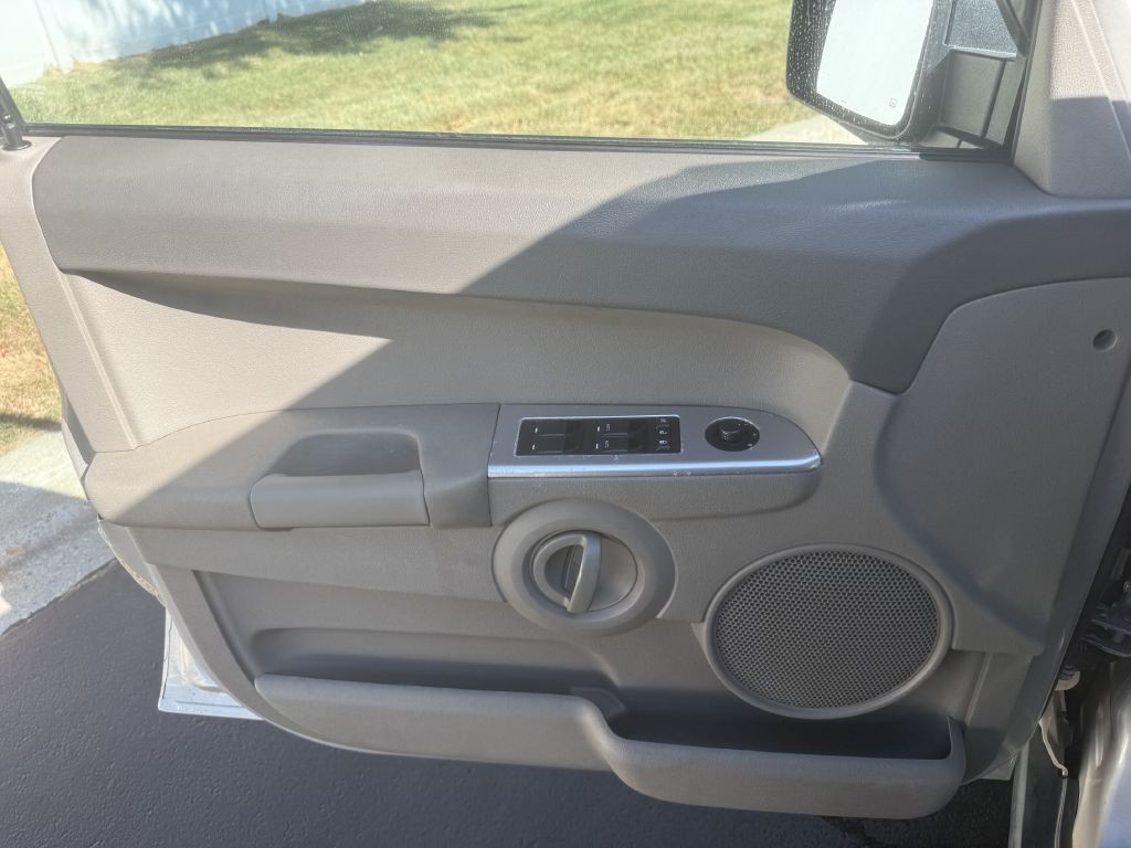 2008 Jeep Commander Image 24