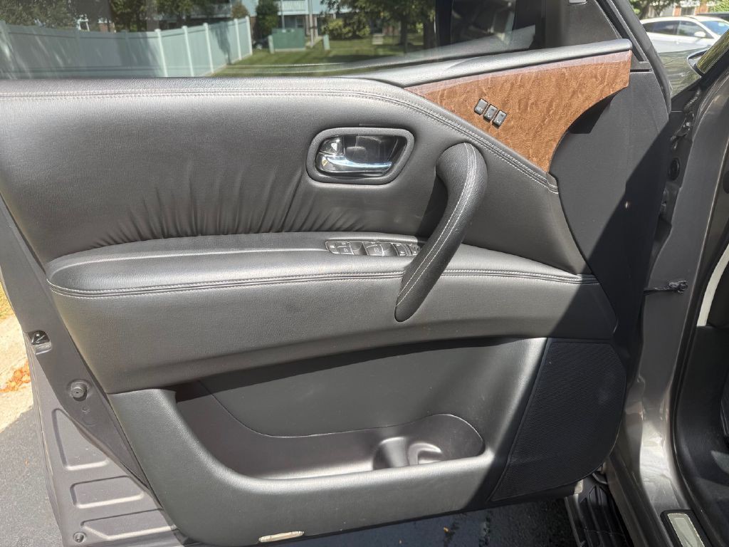 2016 INFINITI QX80 Image 28