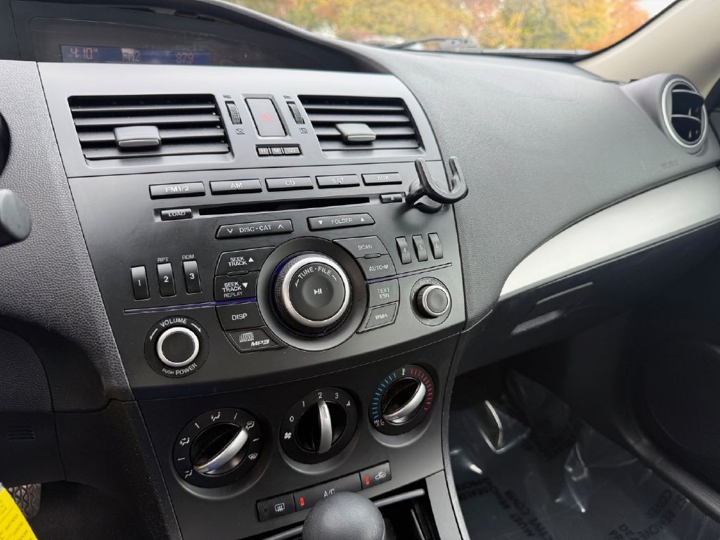 2013 Mazda Mazda3 Image 26