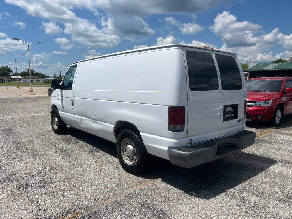 2005 Ford E-series Image 2