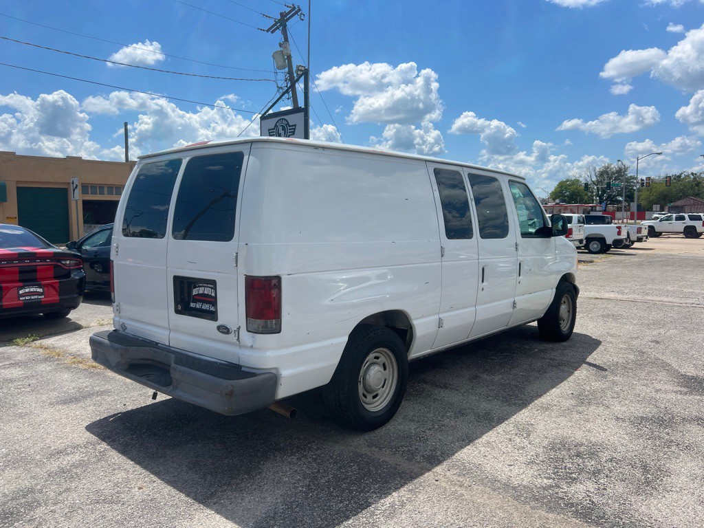 2005 Ford E-series Image 3