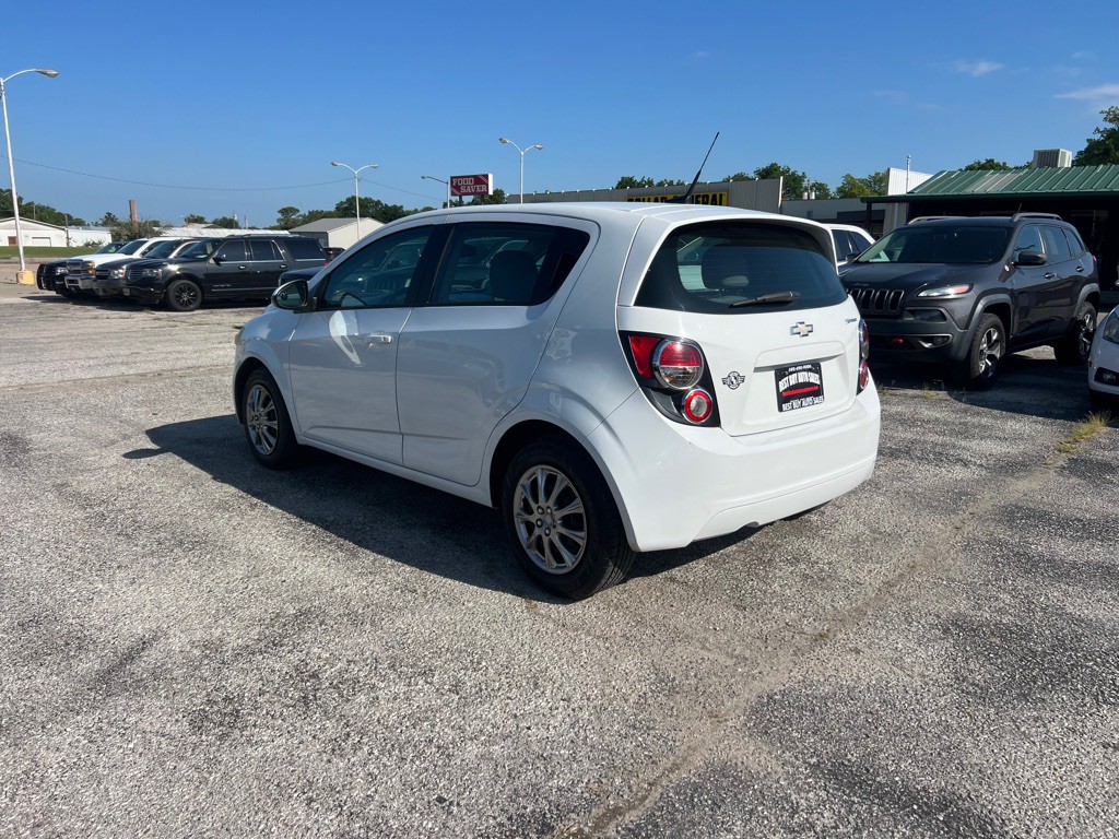 2014 Chevrolet Sonic Image 2