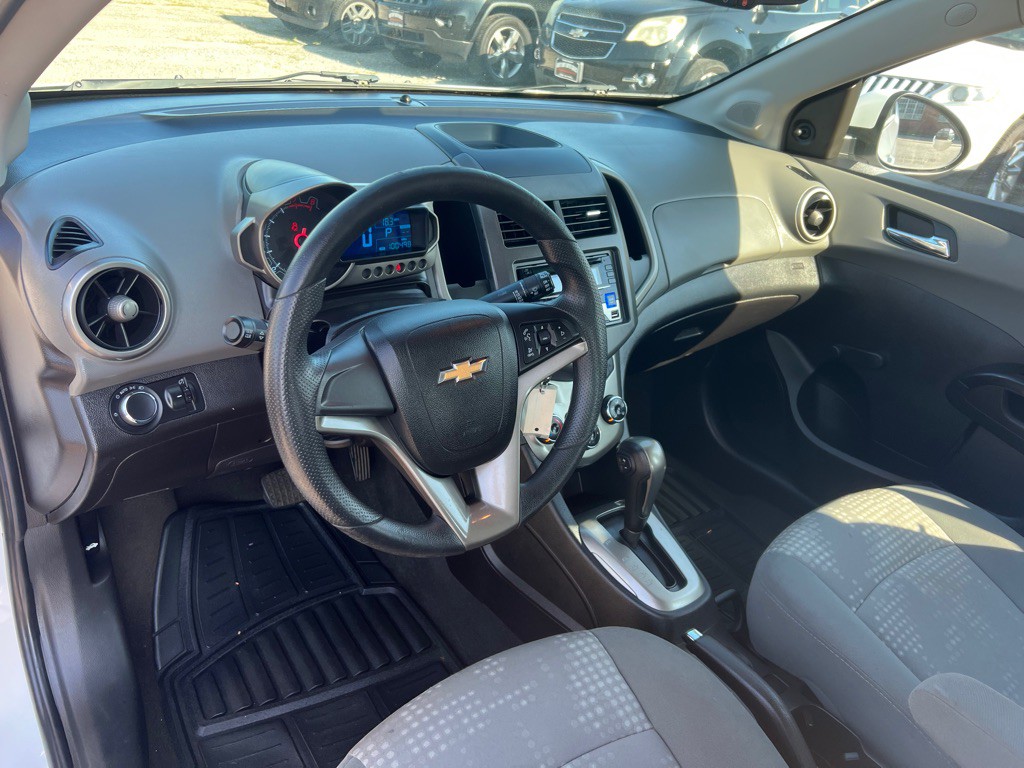 2014 Chevrolet Sonic Image 6