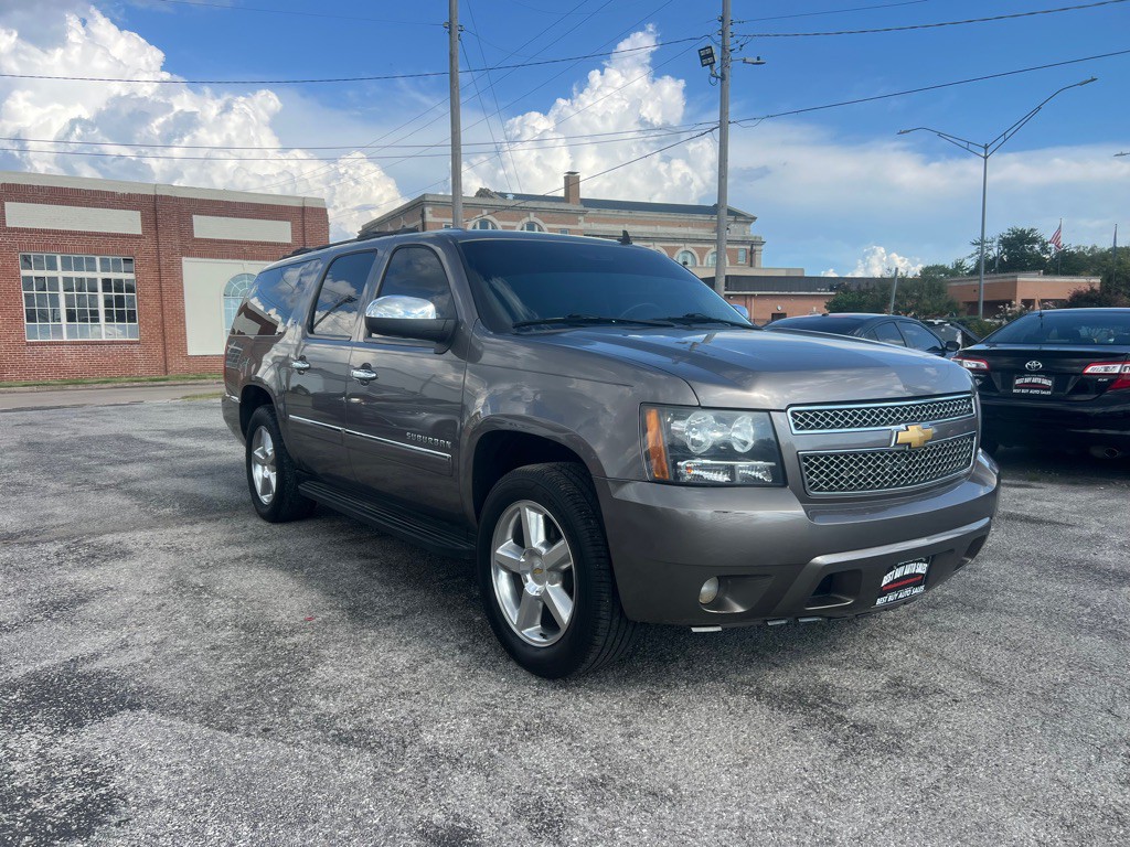 2012 Chevrolet Suburban Image 4