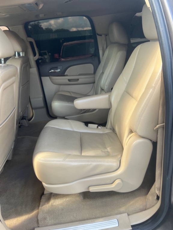 2012 Chevrolet Suburban Image 7
