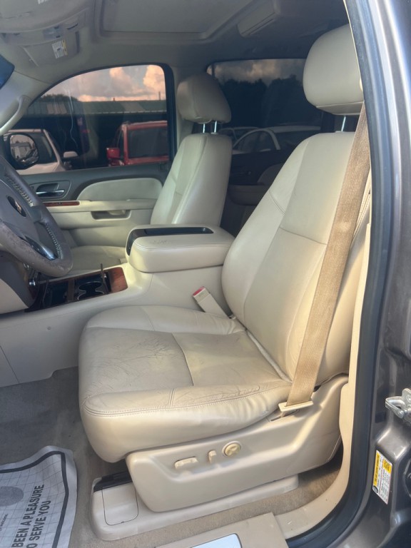 2012 Chevrolet Suburban Image 13