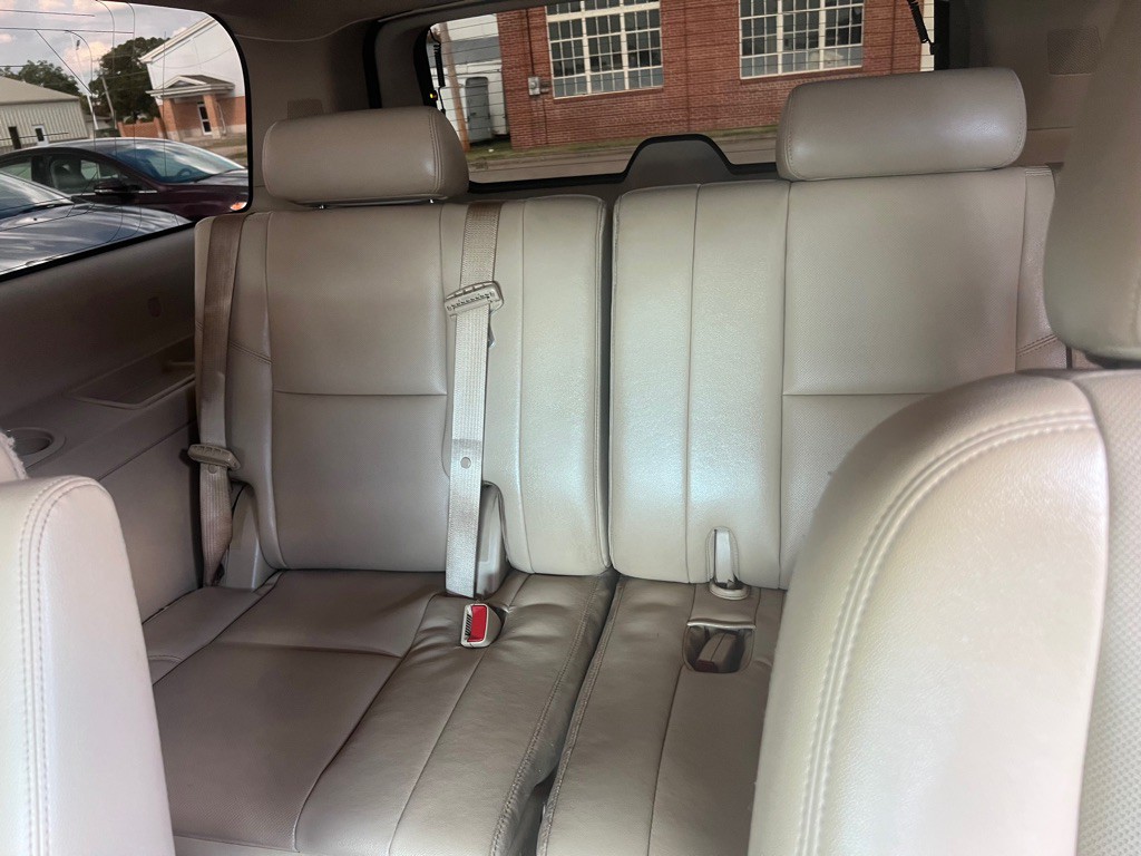 2012 Chevrolet Suburban Image 16