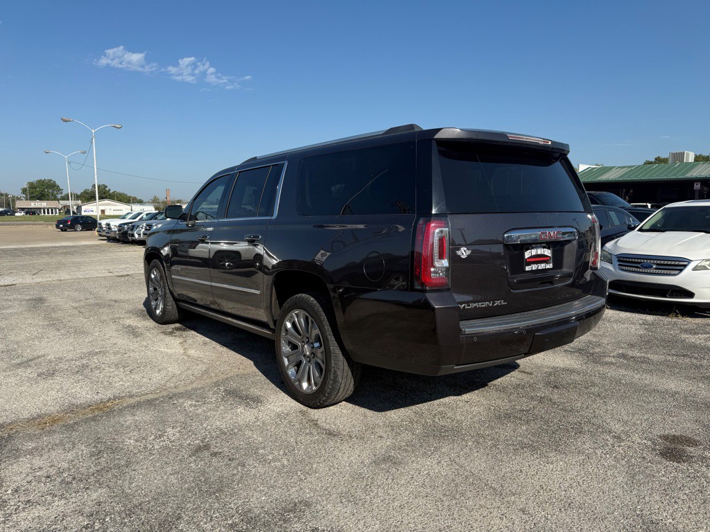 2015 GMC Yukon Image 2