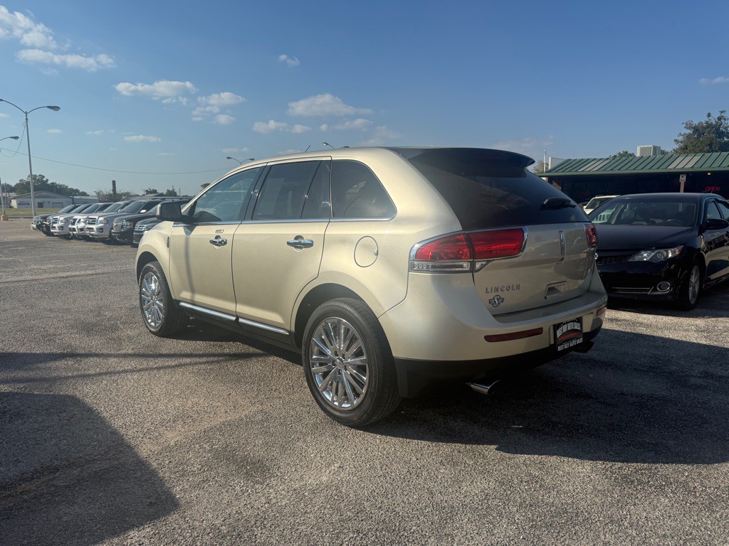 2011 Lincoln MKX Image 2