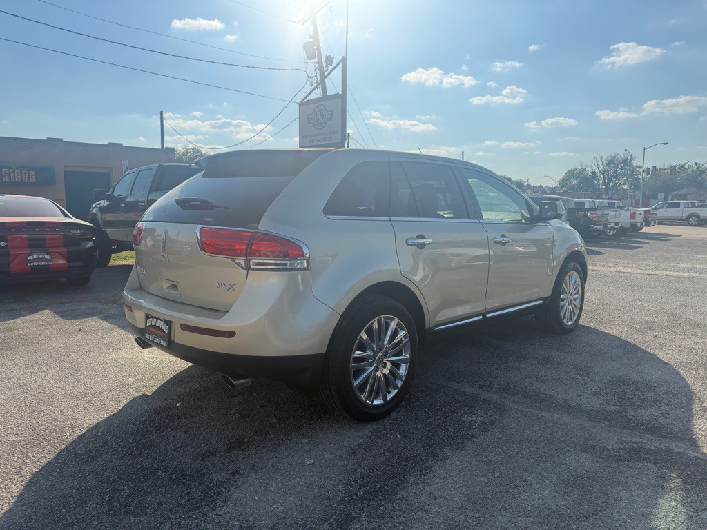 2011 Lincoln MKX Image 3