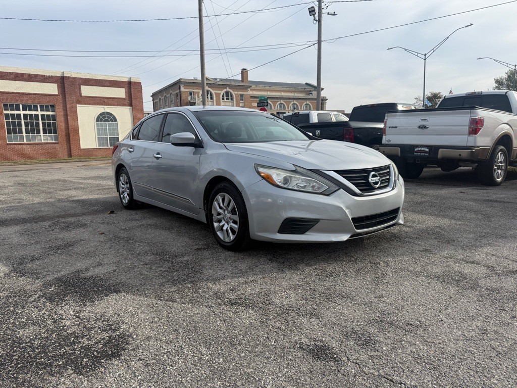 2017 Nissan Altima Image 2