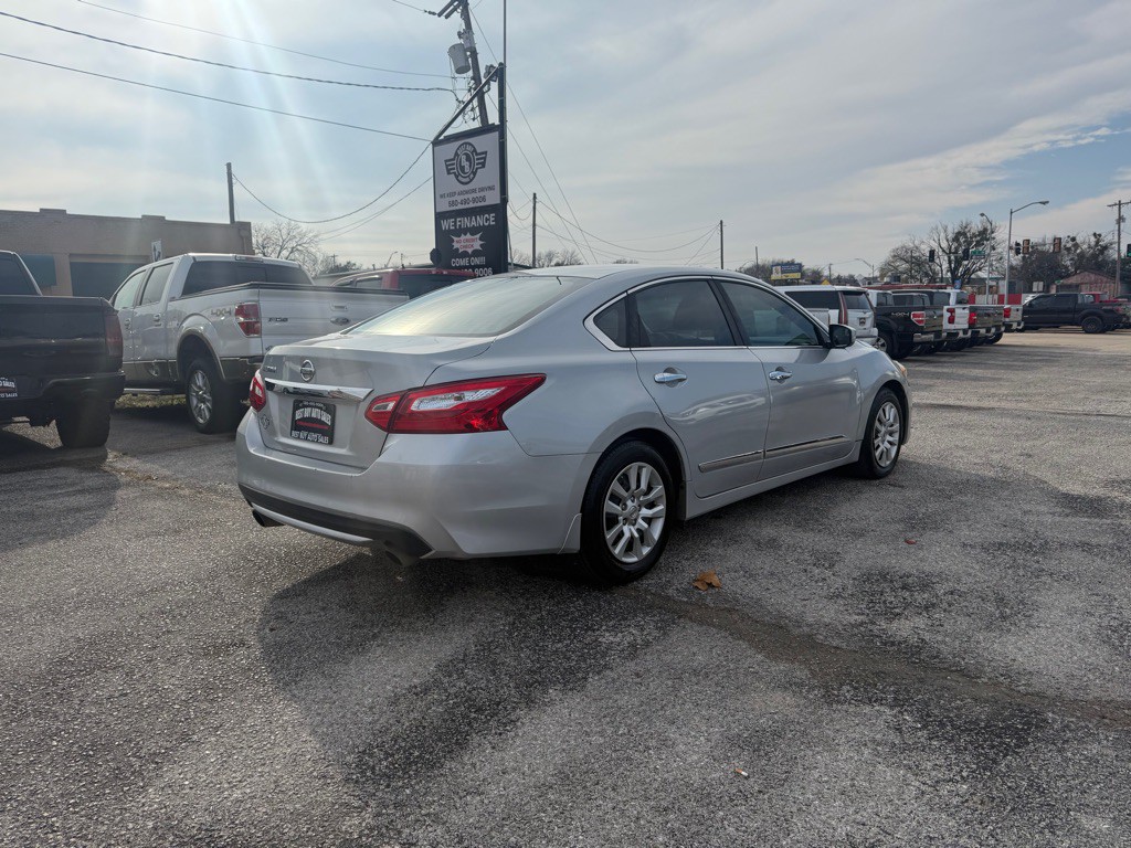 2017 Nissan Altima Image 3