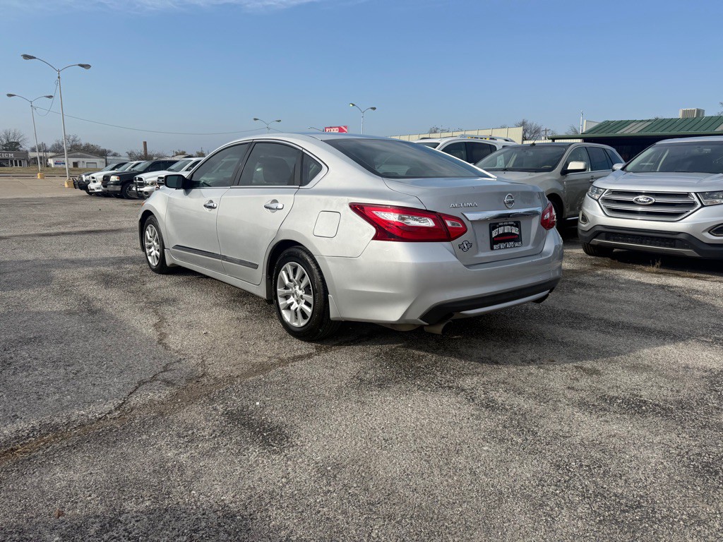 2017 Nissan Altima Image 4