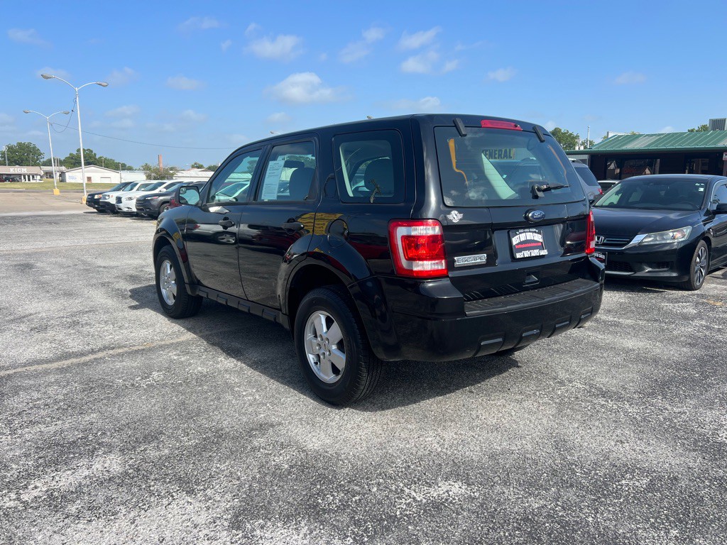 2010 Ford Escape Image 2
