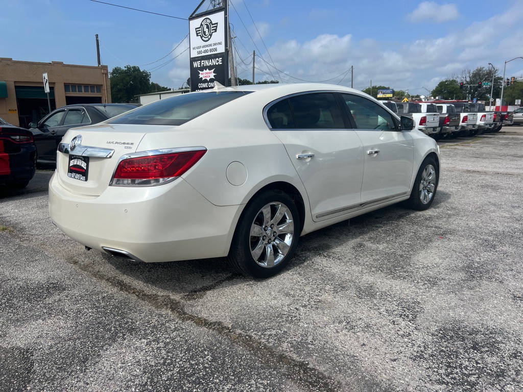 2010 Buick Lacrosse Image 3