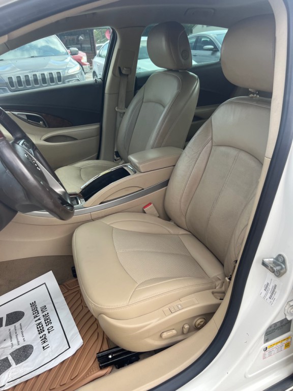 2010 Buick Lacrosse Image 5