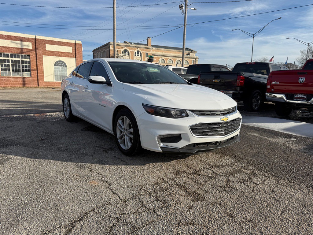 2018 Chevrolet Malibu Image 2