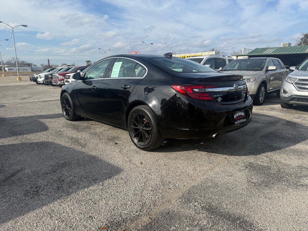 2016 Buick Regal Image 2